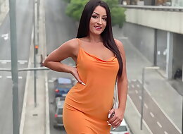 शॉपिंग माल से लड़की को जबरन उठाया और घर ले जाकर पटक के चोदा