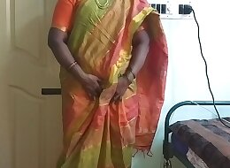 Indian desi maid to show her natural tits to home owner
