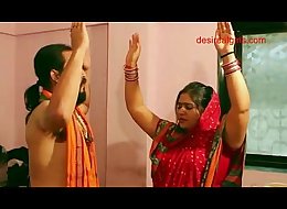 Sexy indian aunty exposing her nude body and sexy cleavage to get fuck