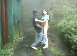www.indiangirls.tk Indian girl sucking and fucking outdoors in rain